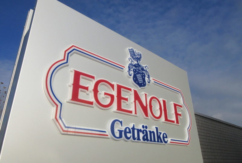 Leuchtreklame aus Aluminium Haube Leuchtreklame aus Aluminium Haube